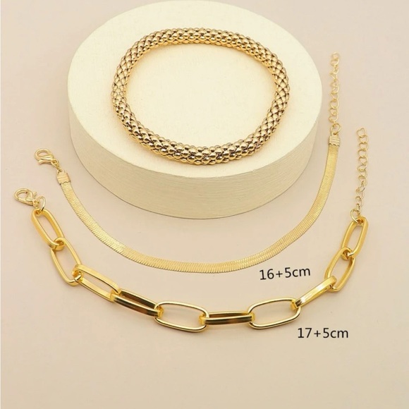 NWT Minimalist Gold Bracelet Set - Picture 3 of 3